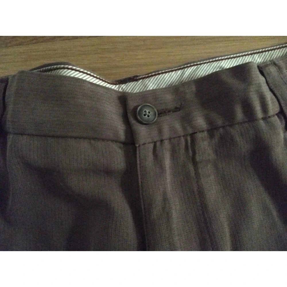 TOMMY BAHAMA Shorts Mens 38 Brown 100%‎ Silk Pleated Front Lightweight Chinos